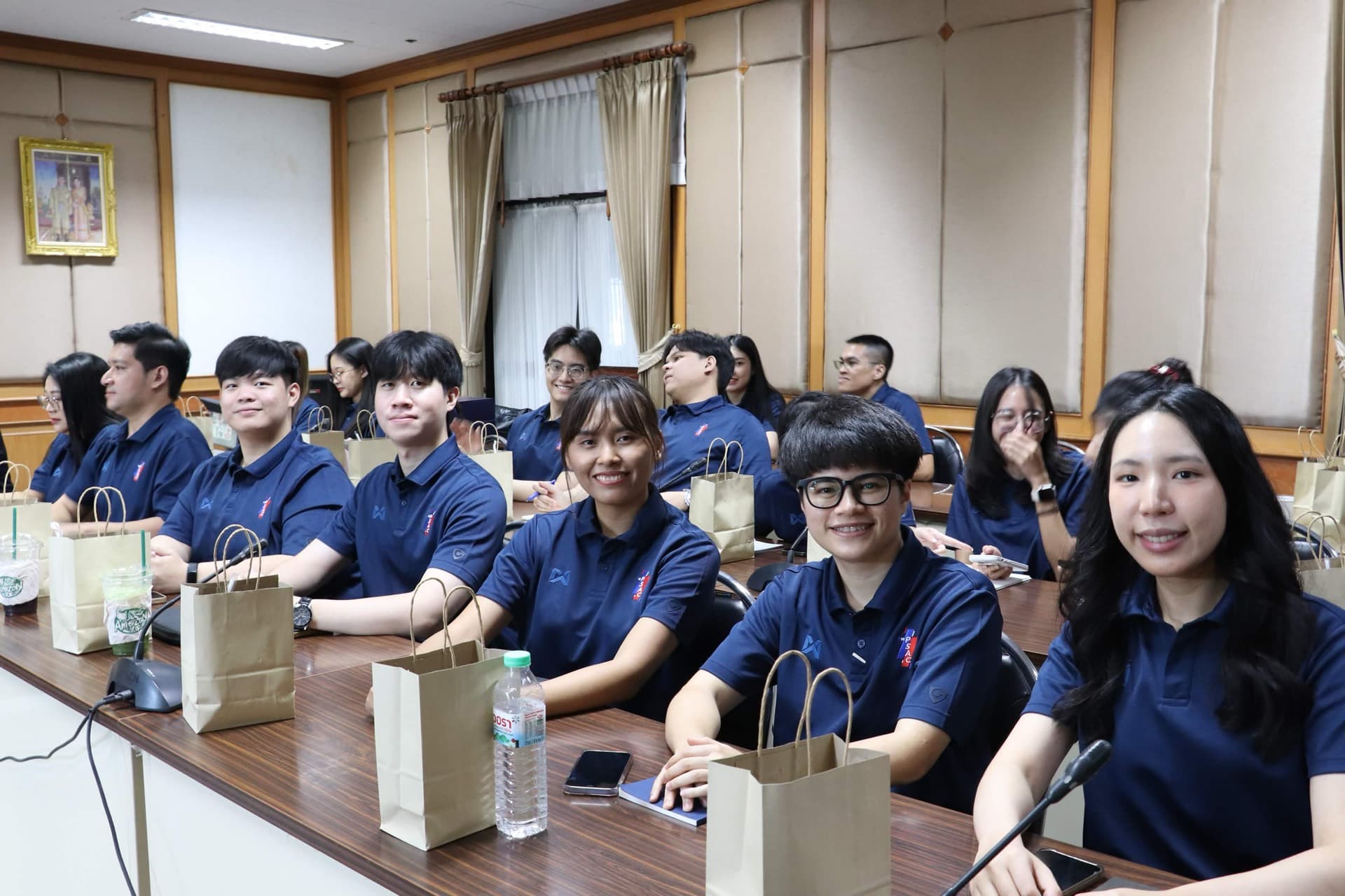 การประชุมรุ่น นปร.18 ในห้องประชุมสำนักงาน ก.พ.ร.